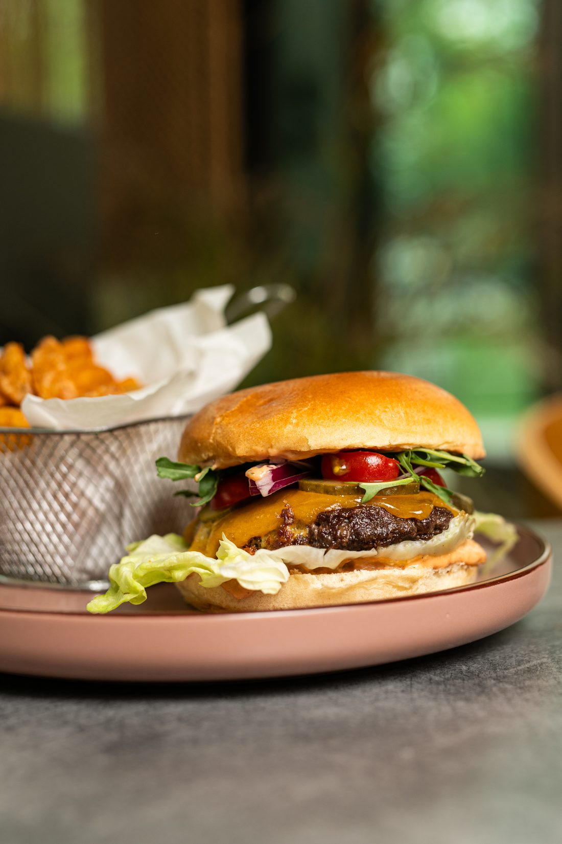 Burger friss körettel